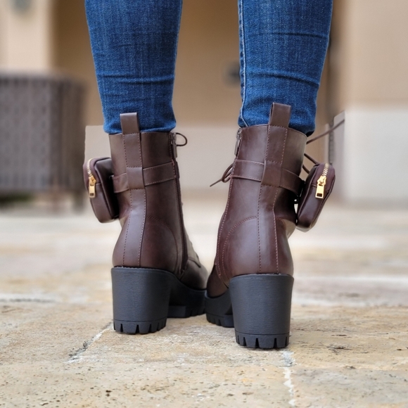 Brown Women's Lug Sole Ankle Lace Up Heeled Ankle Boots w Pouch - Picture 5 of 6